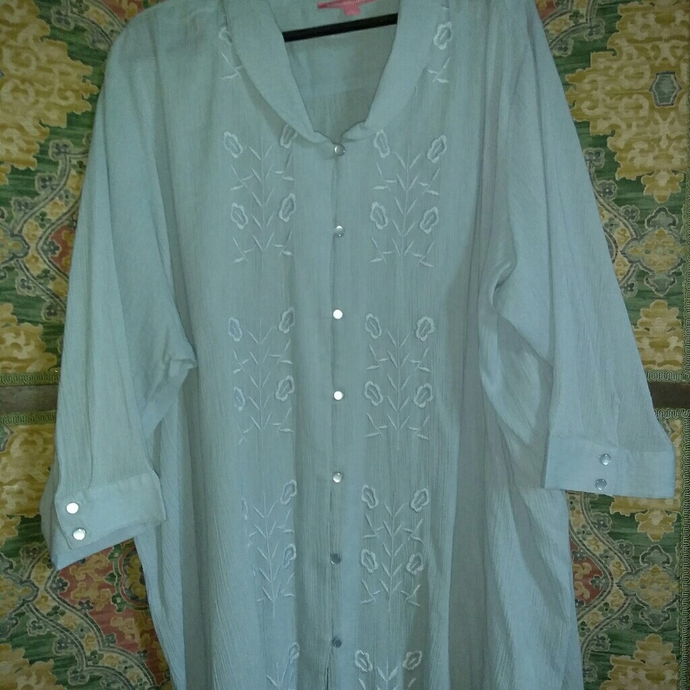 Woman Within 4x blouse with pretty embroidering.