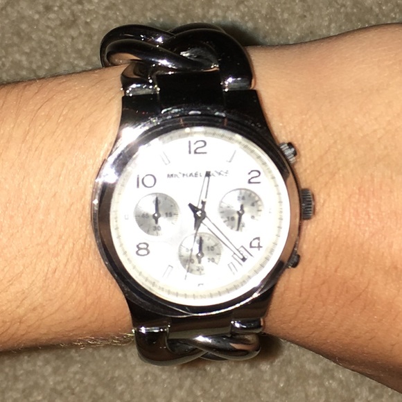 Michael Kors Chain Watch - Picture 2 of 7