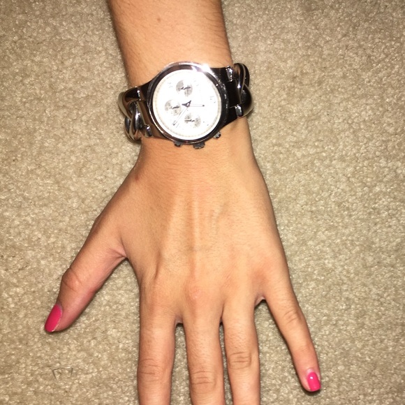 Michael Kors Chain Watch - Picture 4 of 7