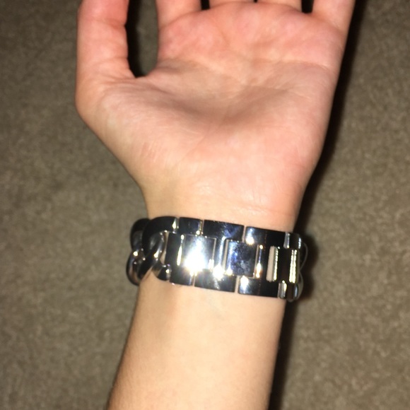 Michael Kors Chain Watch - Picture 6 of 7