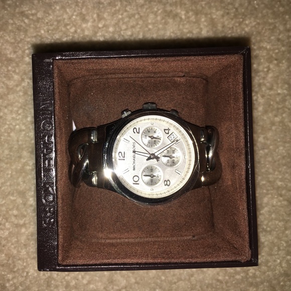 Michael Kors Chain Watch - Picture 7 of 7