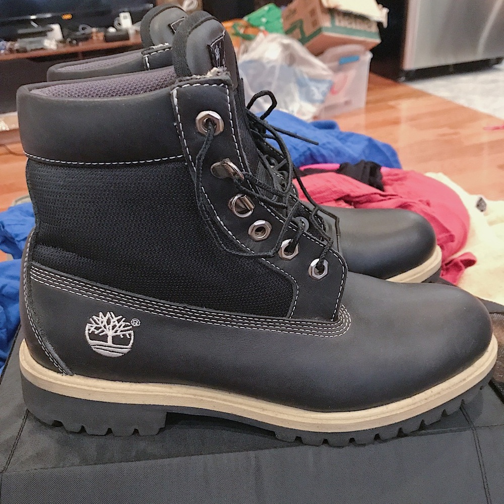 Black leather Timberland boots