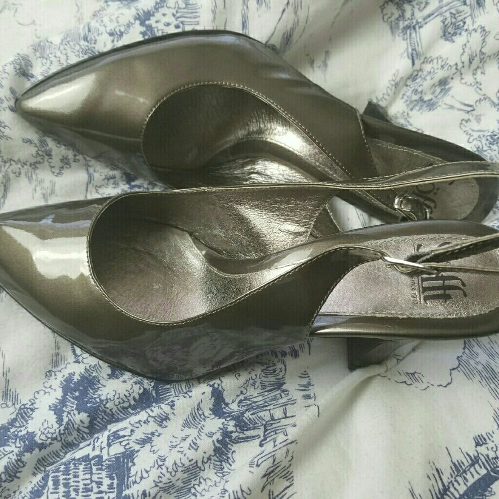 Shinny very classy heels no scratches #7