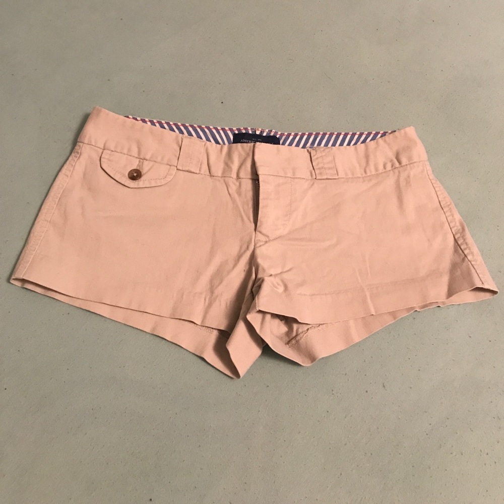 Women's cream American Eagle shorts
