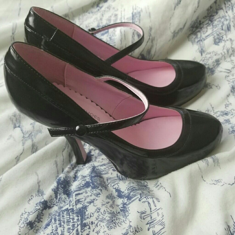 Black women heel.