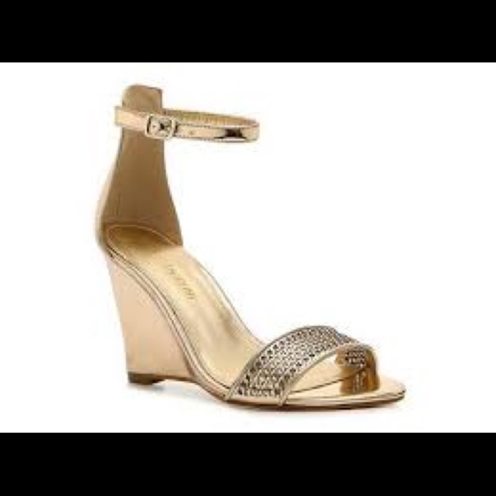 NWT enzo angiolini gold wedges