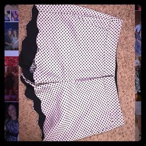 Black and white scallop detailed dress shorts 💕