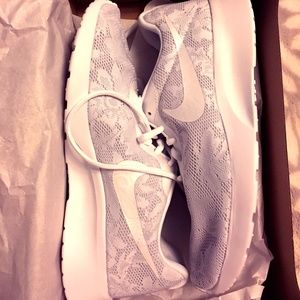 Lace Women's Nike Tanjuns (Size 9)