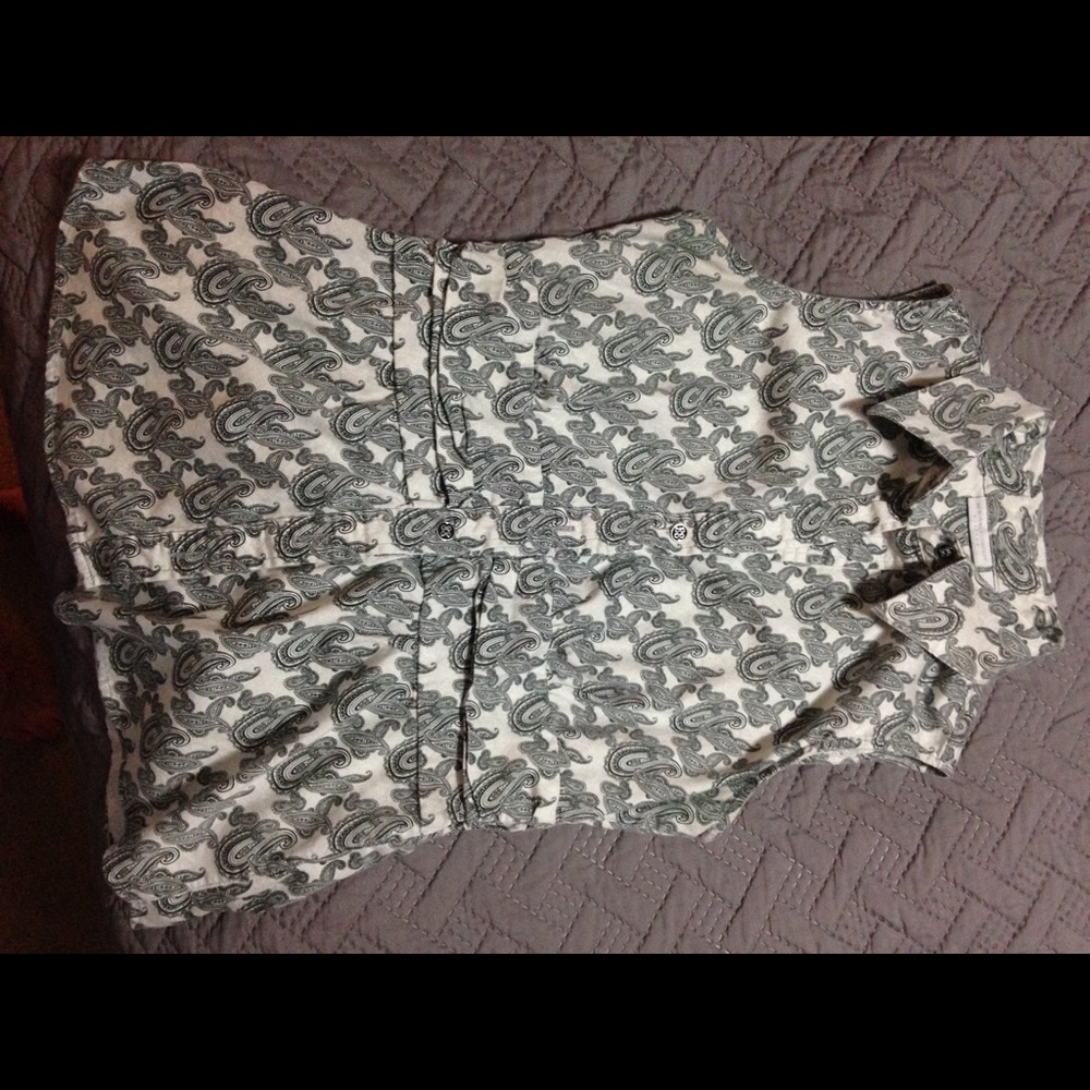 Sleeveless, button-down paisley shirt