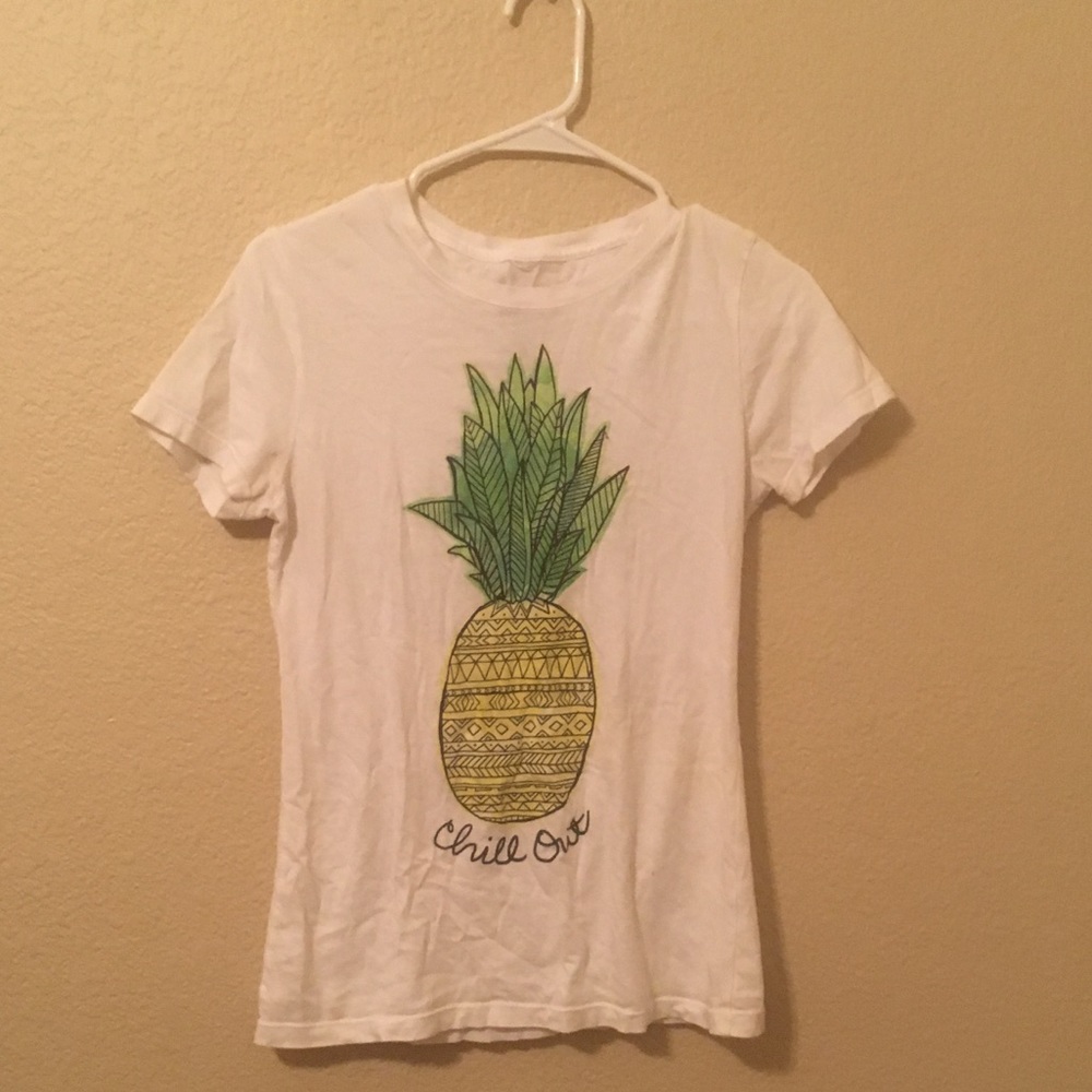 adorable pineapple shirt!