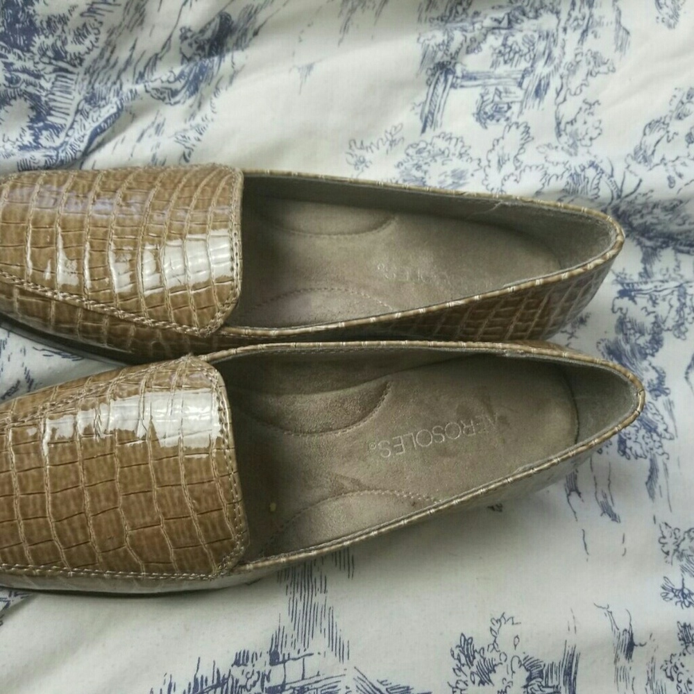 Good as new. Brown shoe