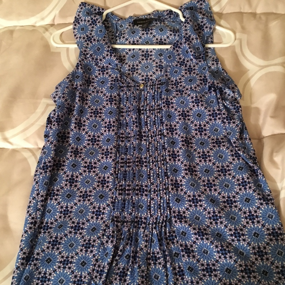 Banana Republic Crepe Ruffle Top, size S