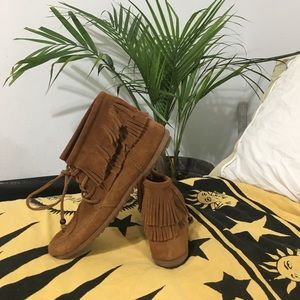 NEW Minnetonka Moccasin Fringe Ankle Boot