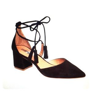 Iris Lace-up d'Orsay Pump