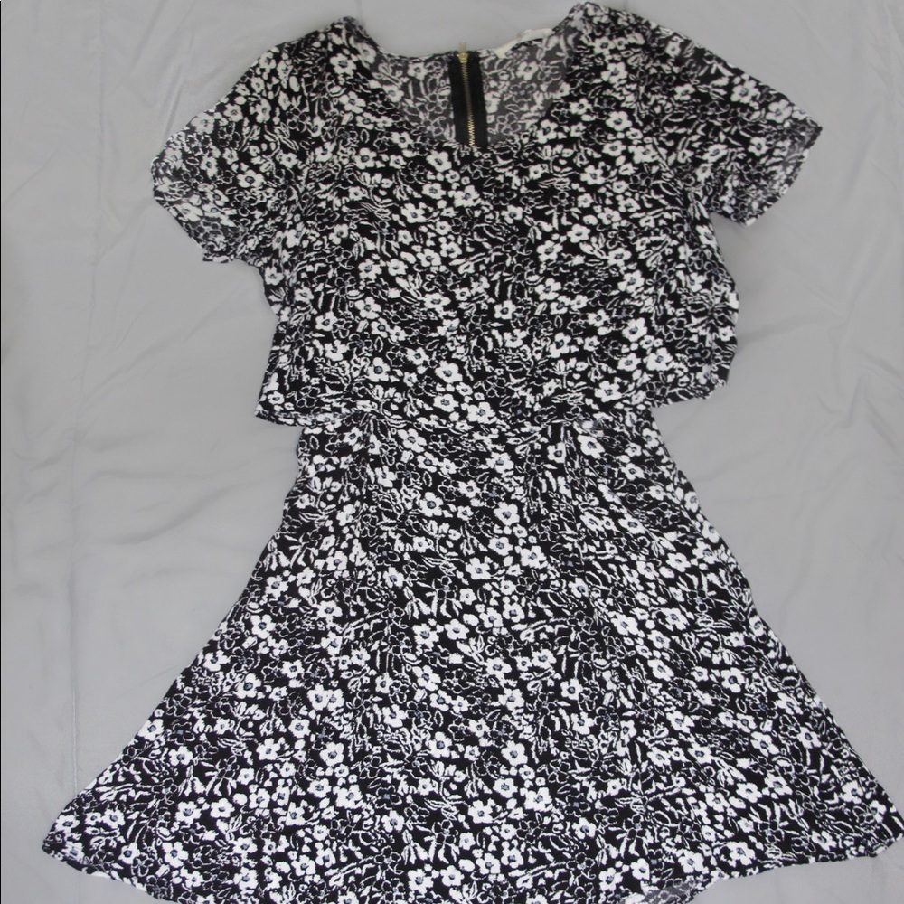 New very cute black flower pattern cut off dress