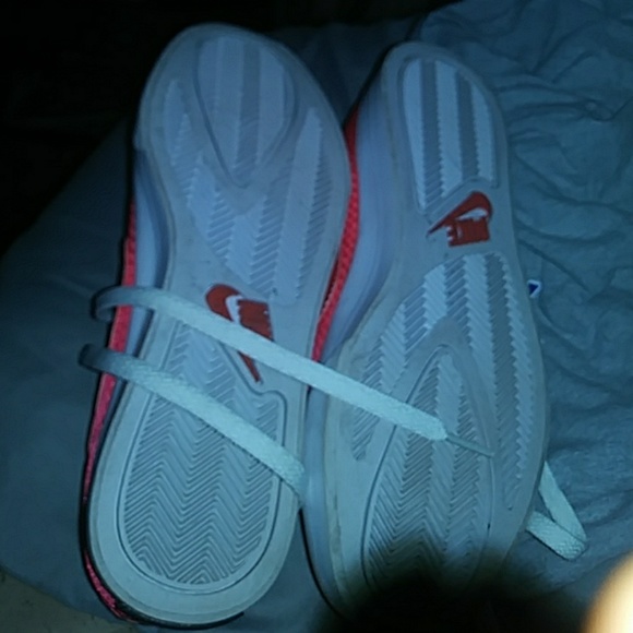 Nike tennis shoes - Picture 3 of 4