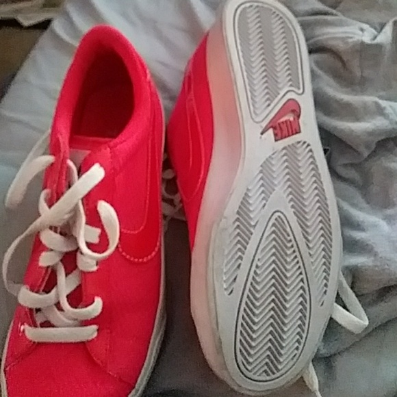 Nike tennis shoes - Picture 4 of 4