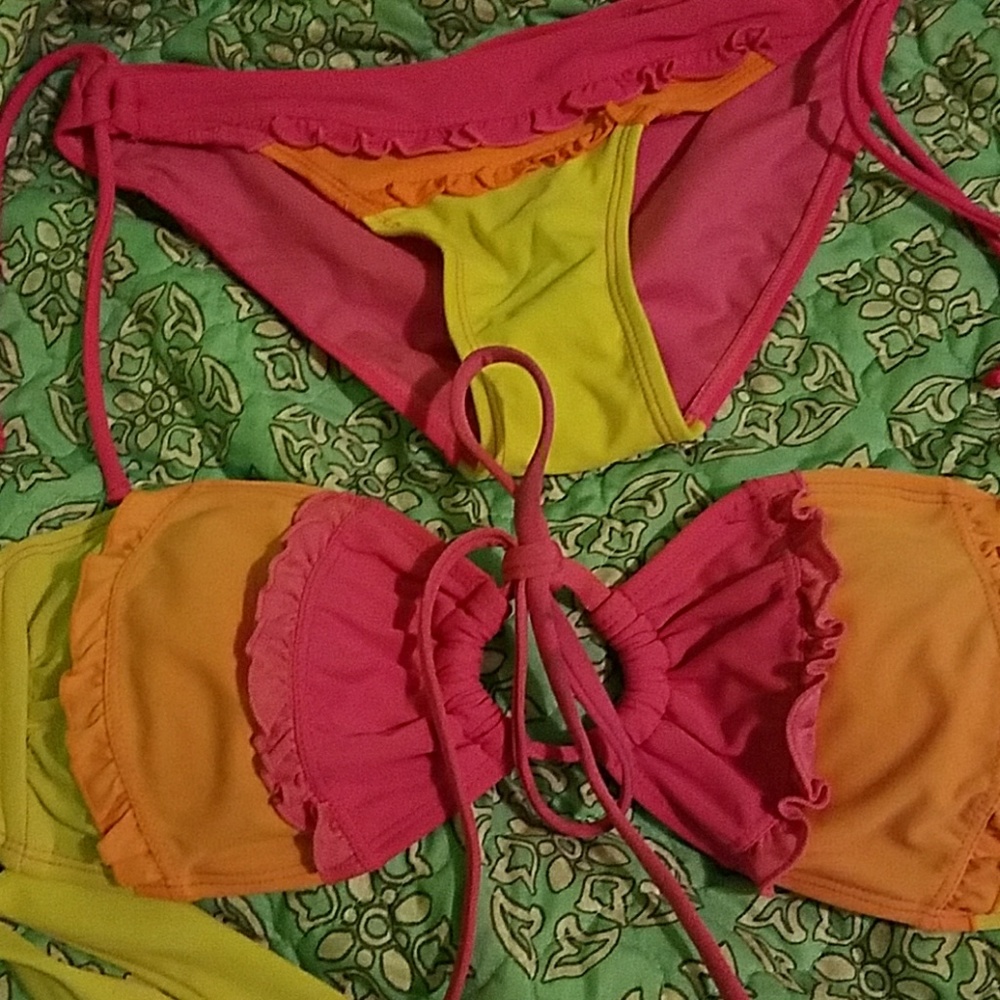 Halter or bandeu bikini