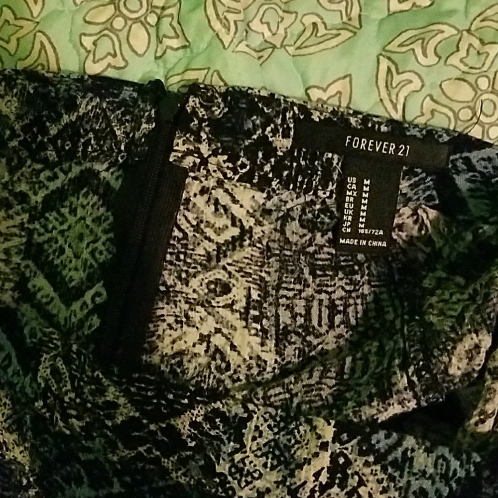 Blue pattern short - Picture 2 of 2