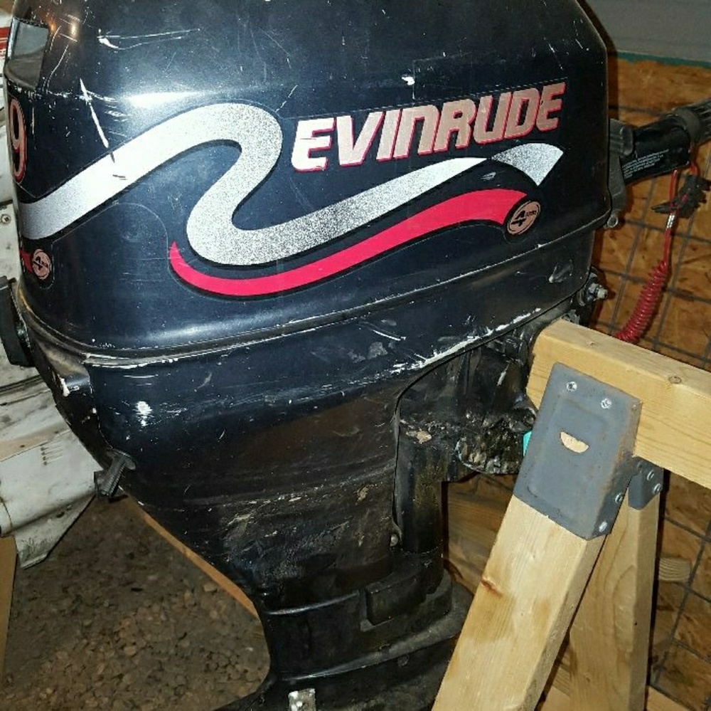 9.9 EVINRUDE BOAT MOTOR