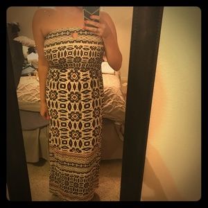 Awesome print strapless maxi with pockets!