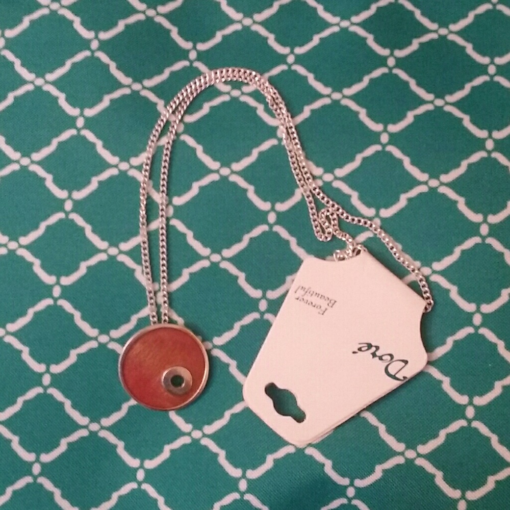 Amber pendant on silver tone necklace. NWT - Picture 3 of 4