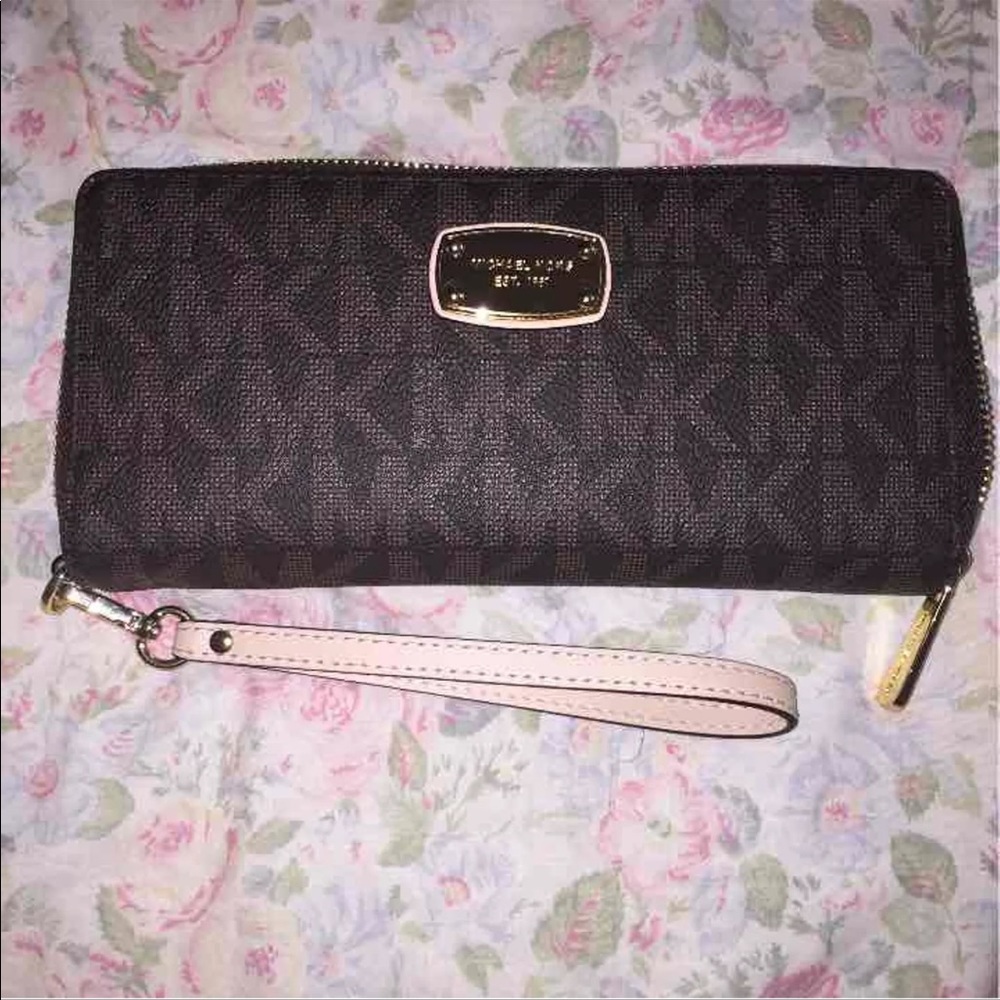 Authentic NWT MK continental wallet