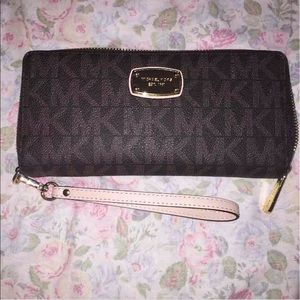 Authentic NWT MK continental wallet