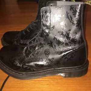 skull doc martens