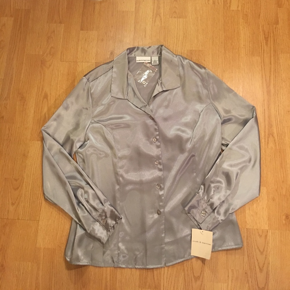 GORGEOUS CROFT & BARROW SILVER SHIMMERY BLOUSE