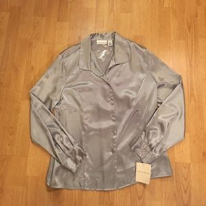 GORGEOUS CROFT & BARROW SILVER SHIMMERY BLOUSE