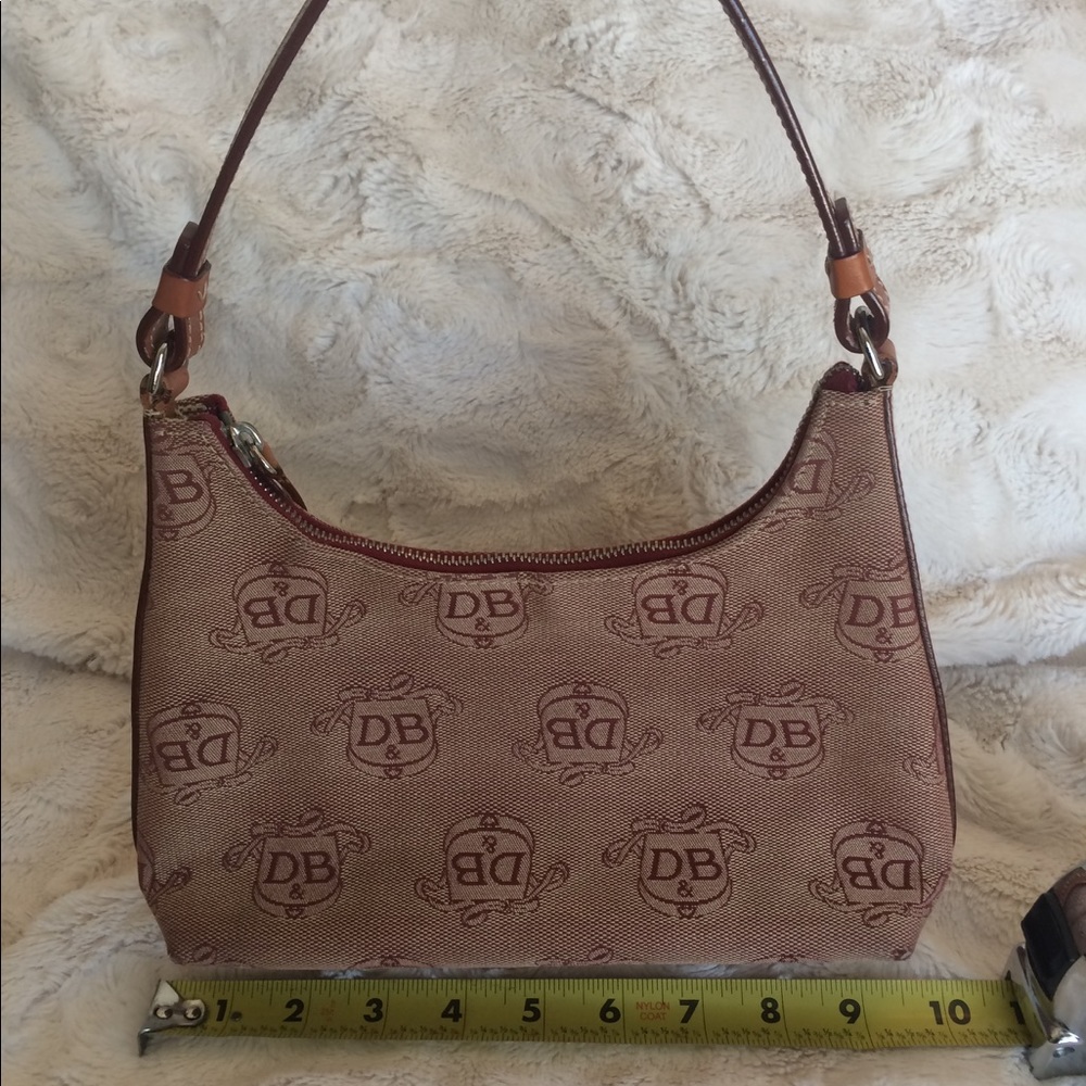 Dooney & Bourke handbag. - Picture 3 of 8