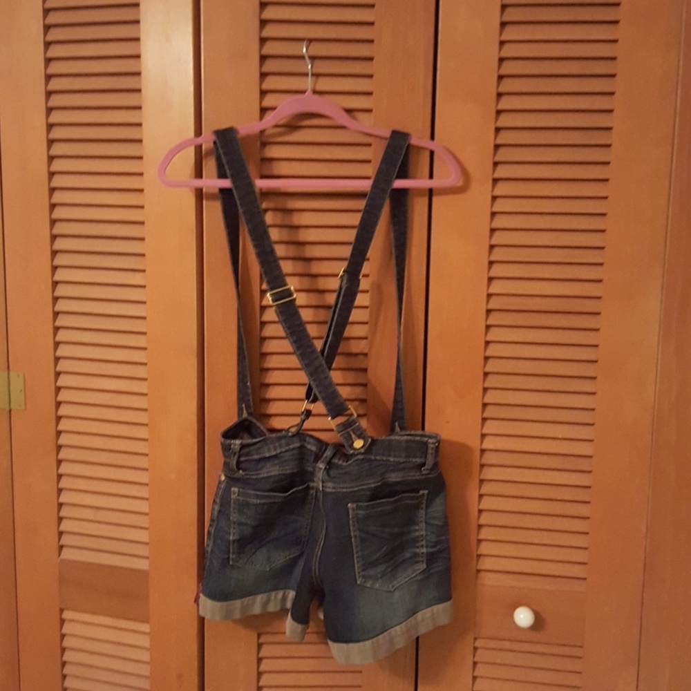 Shorts - Picture 2 of 3