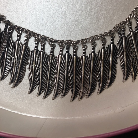 HOLLISTER FEATHER NECKLACE - Picture 2 of 3