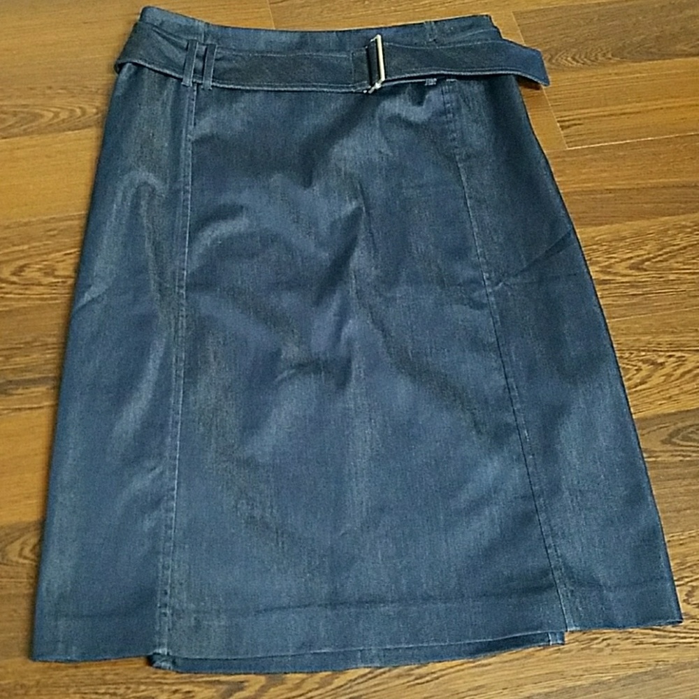 Loft size 4 skirt