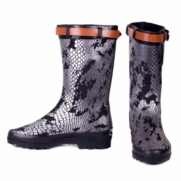 Women's Snake Skin Design Rubber Rain Boots - Picture 4 of 4