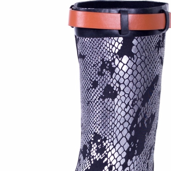 Women's Snake Skin Design Rubber Rain Boots - Picture 3 of 4