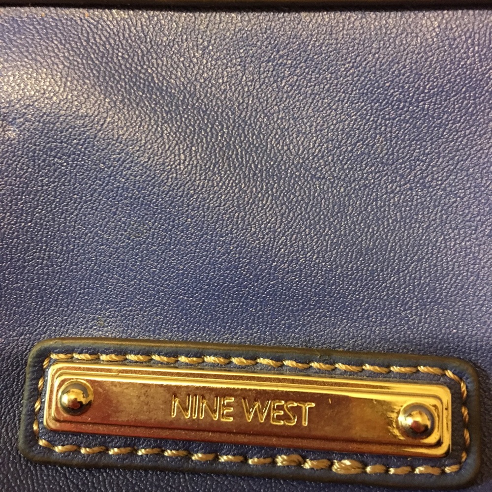 Nine West Cross body 🌺 Like New 🌺 clearance 🎉 - Picture 4 of 8