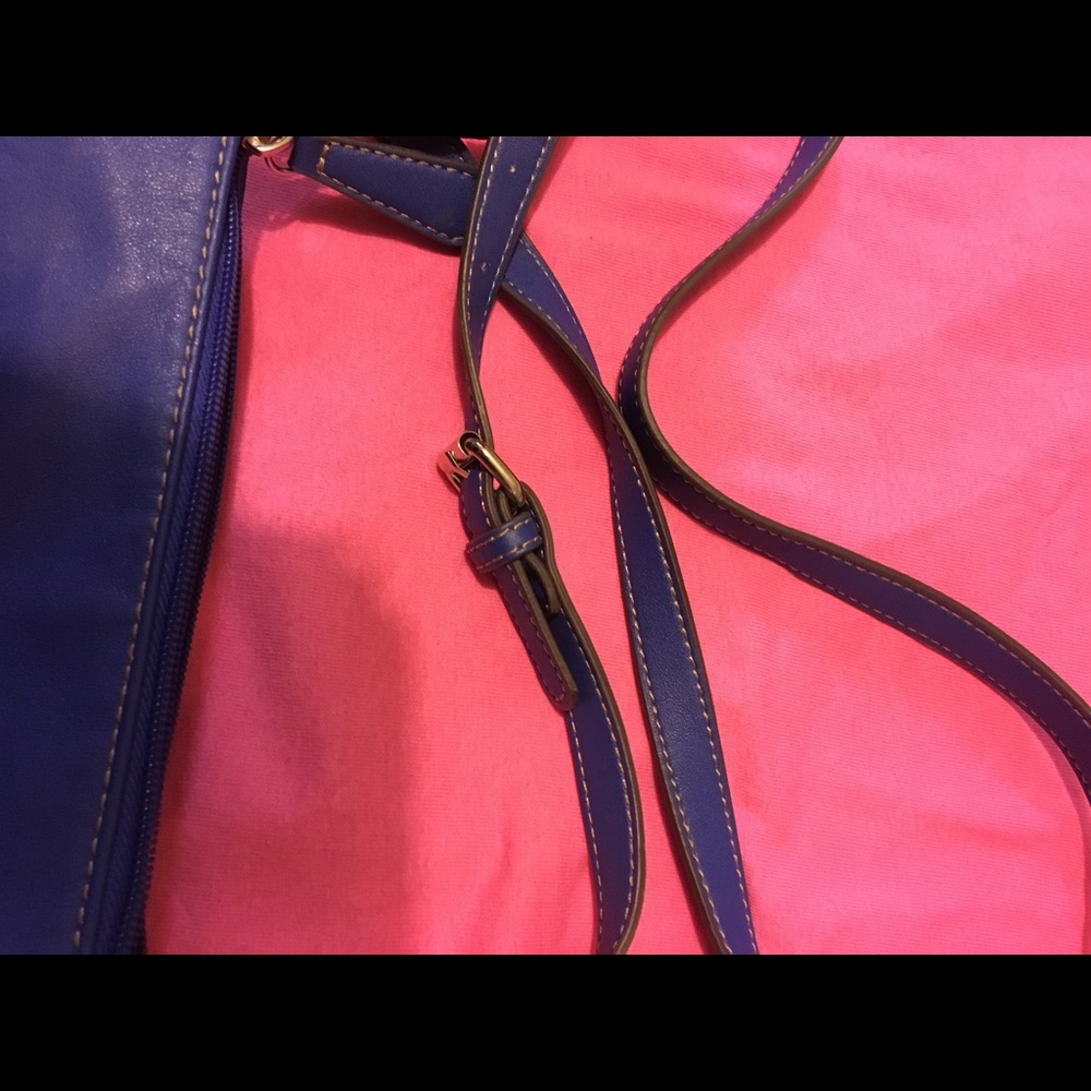 Nine West Cross body 🌺 Like New 🌺 clearance 🎉 - Picture 7 of 8