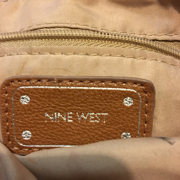 Nine West Cross body 🌺 Like New 🌺 clearance 🎉 - Picture 8 of 8