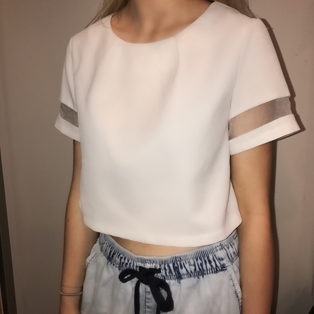 🎱 BOOHOO STRUCTURED WHITE CROP TOP 🎱