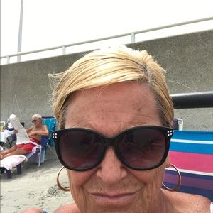 Meet your Posher, Sandy