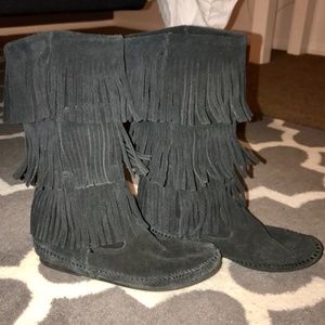 Minnetonka Moccasin 3-Layer Black Fringe Boot