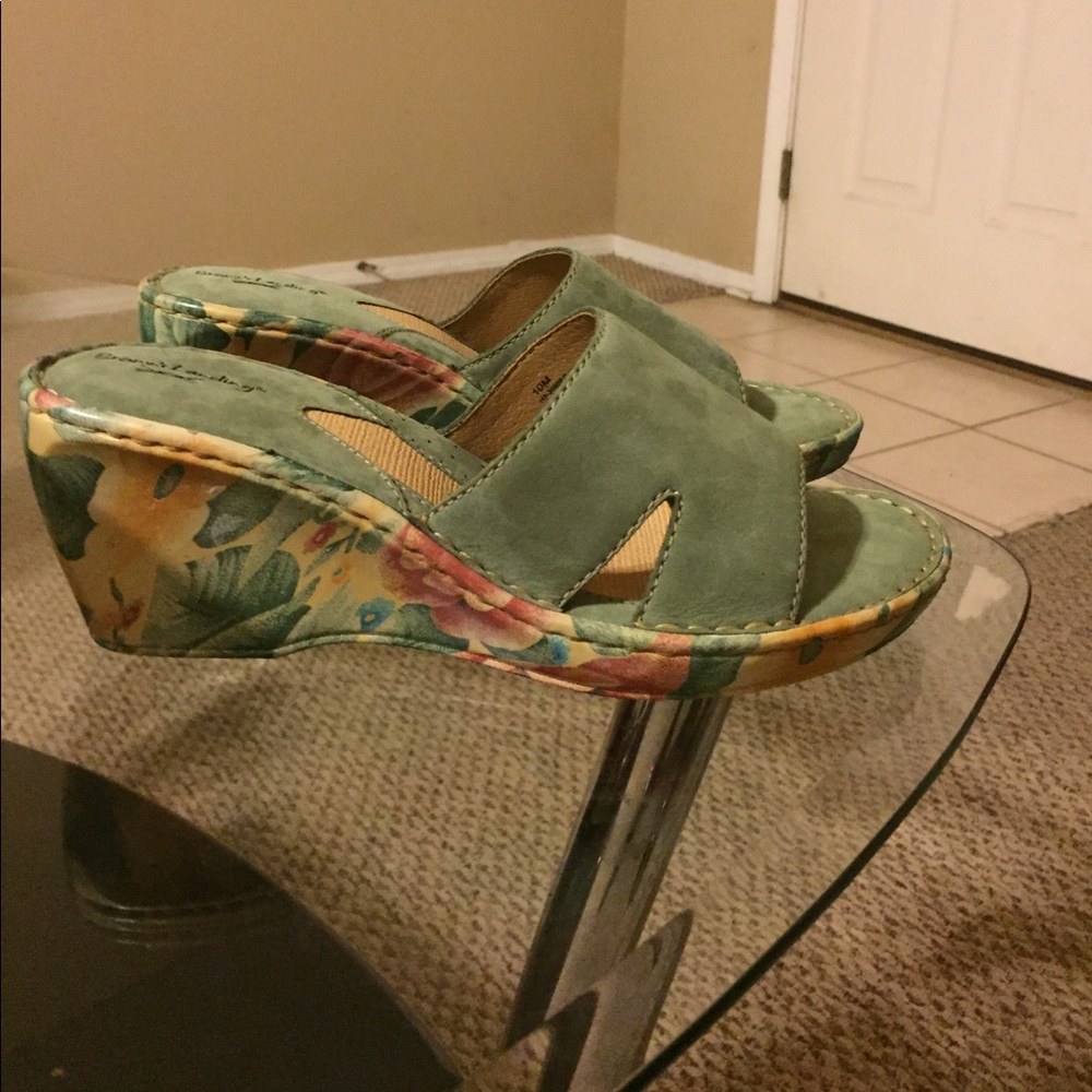 🚫🚫SOLD🚫🚫 Brown's Landing Shoes (new)