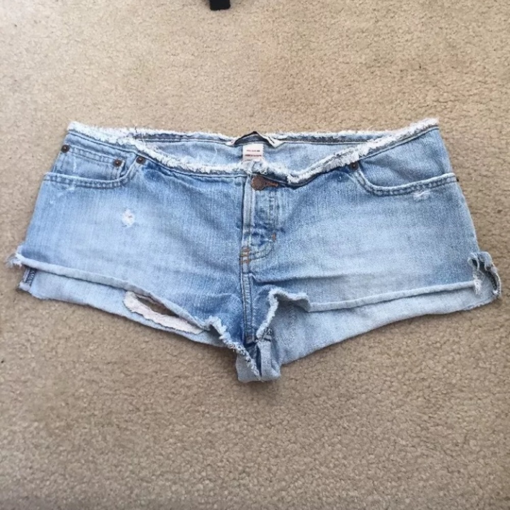 💋 SOLD💋Abercrombie & Fitch distressed short