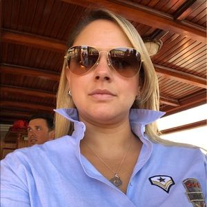 Meet your Posher, Claudia