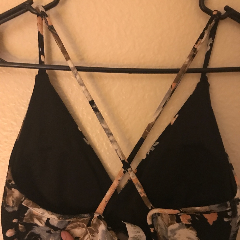 👗👗BLACK FLORAL DRESS👗👗 - Picture 3 of 6
