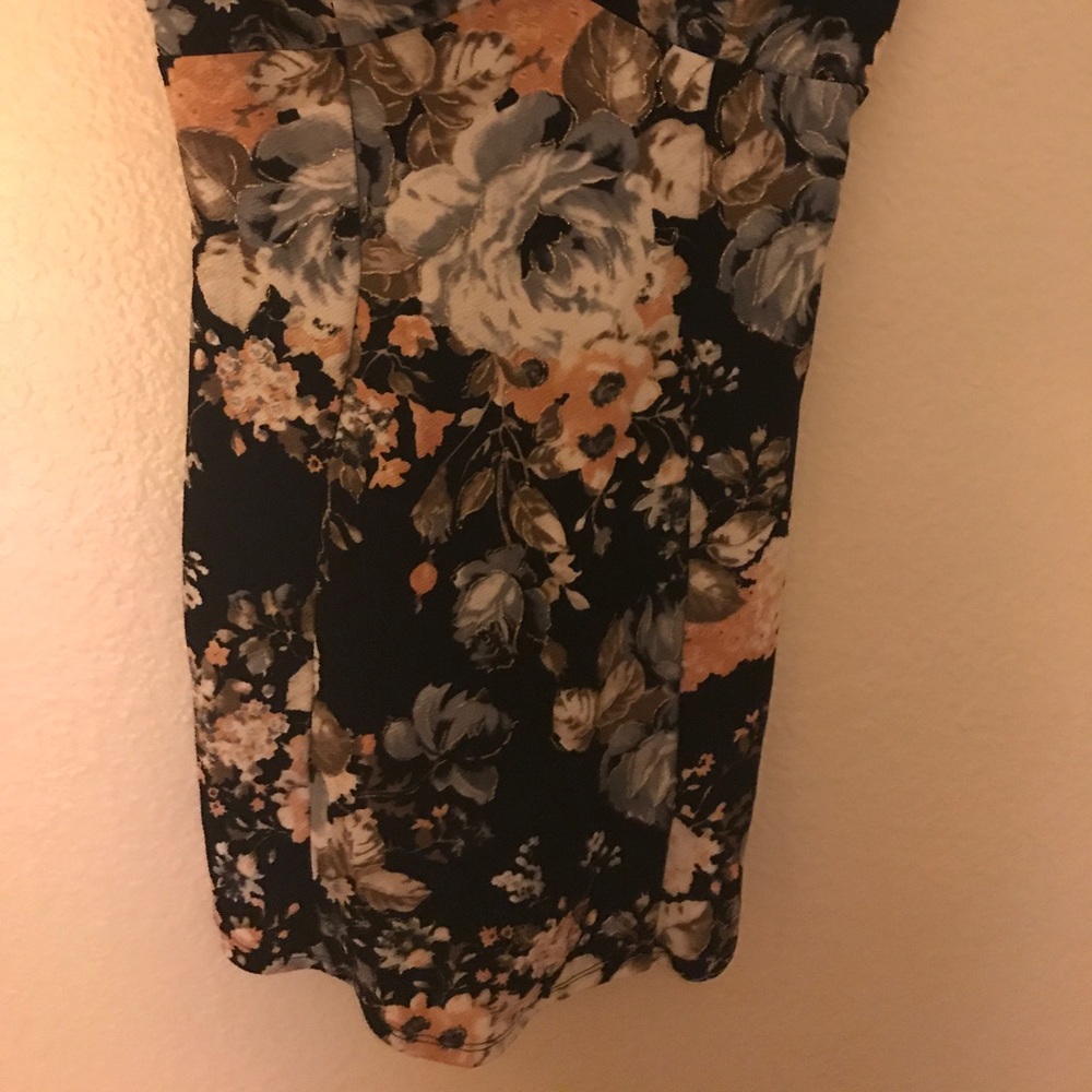 👗👗BLACK FLORAL DRESS👗👗 - Picture 5 of 6