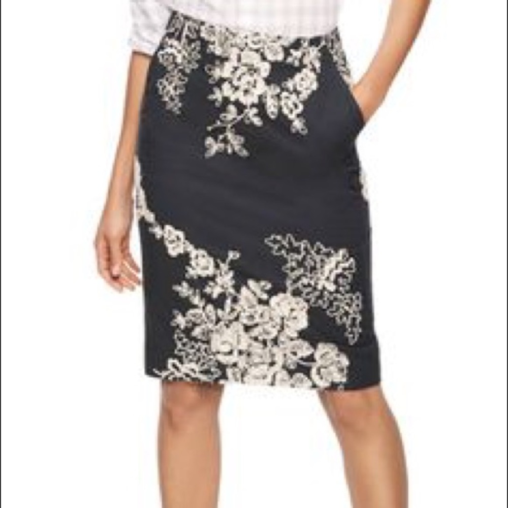 Host Pick ☀️🎉 J. Crew Embroidered Pencil Skirt
