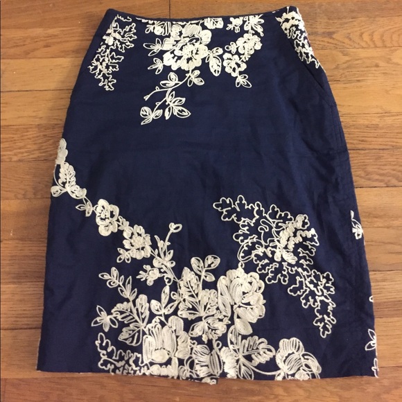 Host Pick ☀️🎉 J. Crew Embroidered Pencil Skirt - Picture 2 of 5